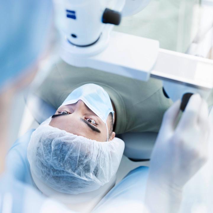 Patient in SMILE PRO surgery with VisuMax 800 technology in Bogotá